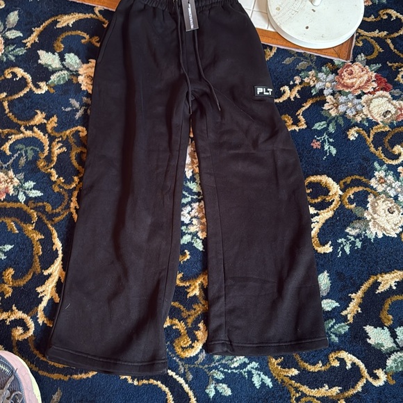 PrettyLittleThing petite black badge detail‎ straight leg joggers. NWT retail 45 - Picture 5 of 9